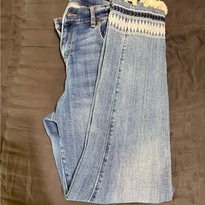 LOFT Blue Cropped Jeans with White Embroidery. Modern Skinny. Size  8/29. NWOT